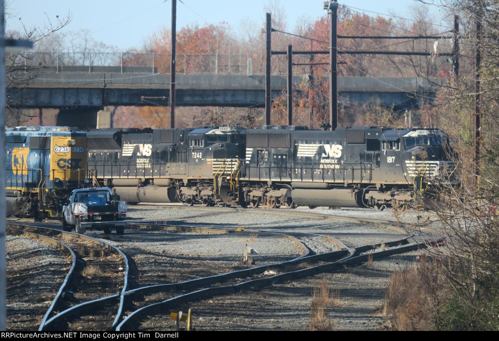 CSX 6238, NS 7242, 1817